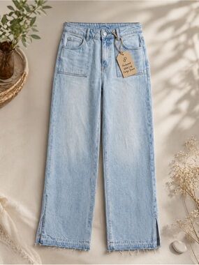 Light Blue Wide-Leg Jeans with Frayed Hem